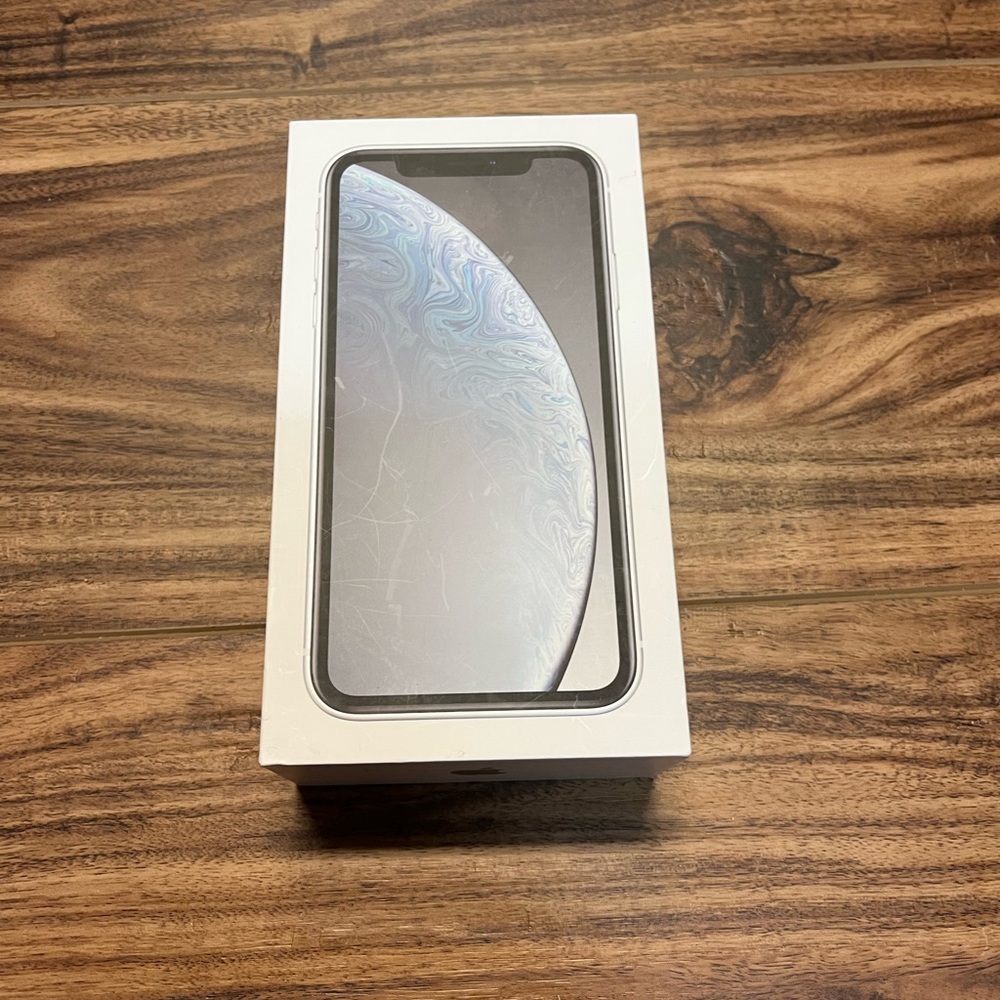 - Apple iPhone Xr White box, like new